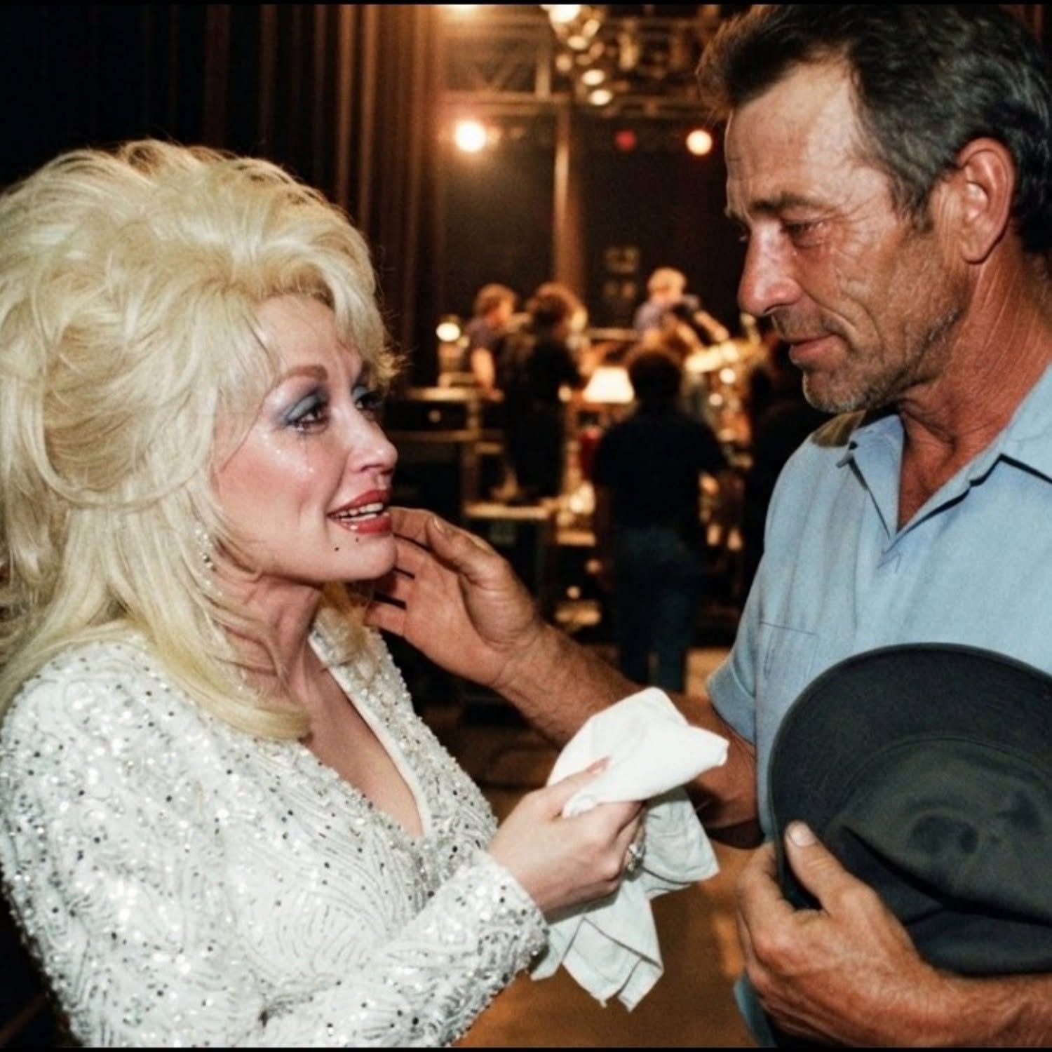 DOLLY PARTON’S HUSBAND RARELY ATTENDED HER CONCERTS — BUT A MYSTERIOUS STORY ABOUT ONE NIGHT IN 1985 HAS FANS IN TEARS